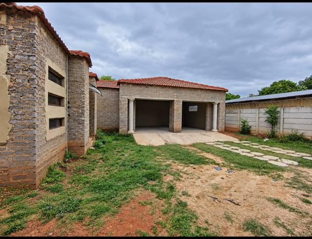 2 BEDROOM HOUSE FOR SALE IN MEYERTON CENTRAL
